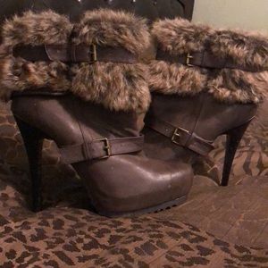 Booties with faux fur